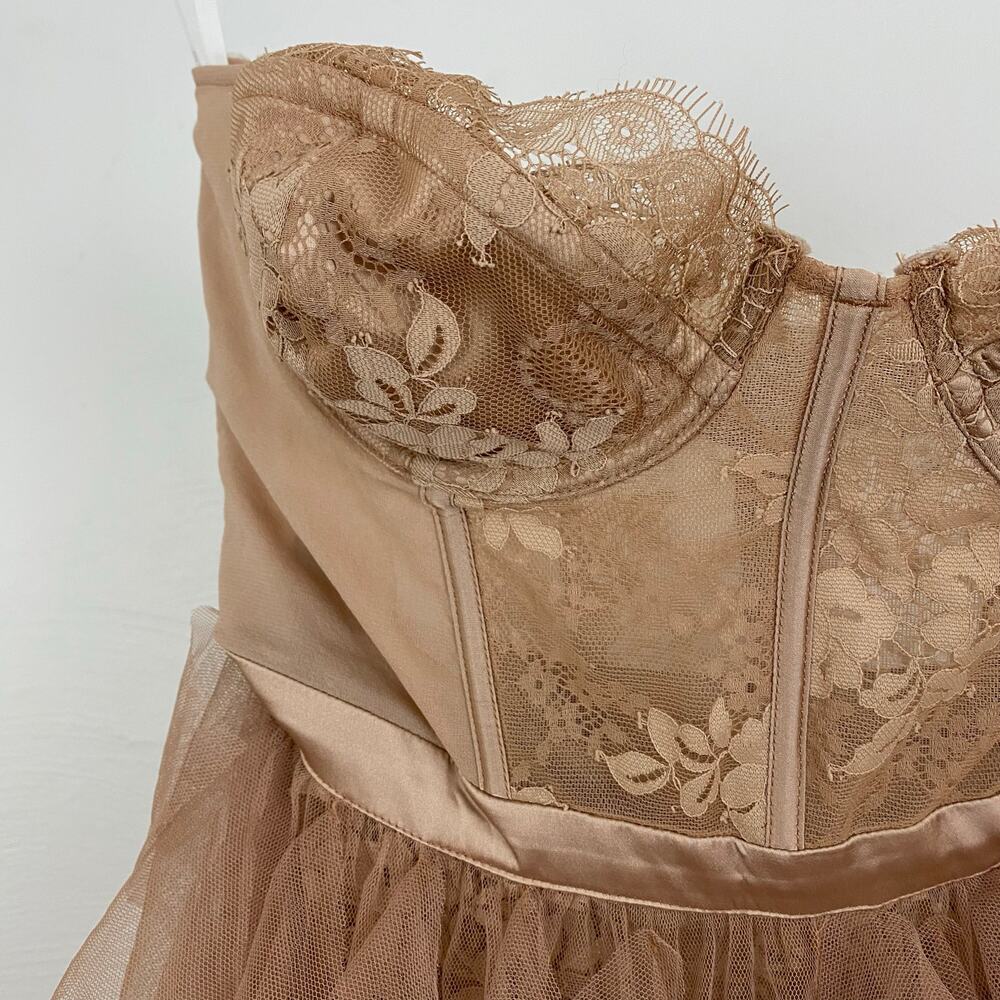 Elegant Strapless Ruffled Gown - Picture 9 of 16